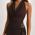 Rückenfreies Strickkleid mit V-Ausschnitt – Bordeaux & Café
