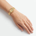 Goldene Schmuckuhr für Damen – gravierte Lünette mit Steinen, Mesh-Armband